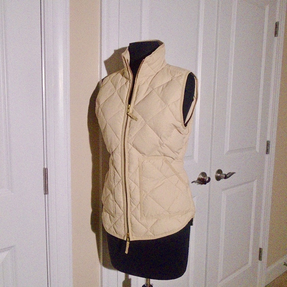 J CREW Solid Quilted Puffer Vest XS Vanilla - Picture 3 of 7